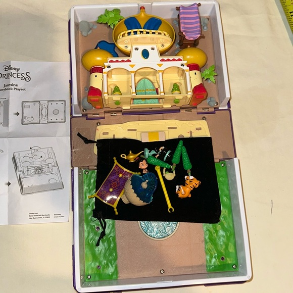 DISNEYPARKS EXCLUSIVE- JASMIN STORYBOOK PLAYSET - Picture 9 of 12